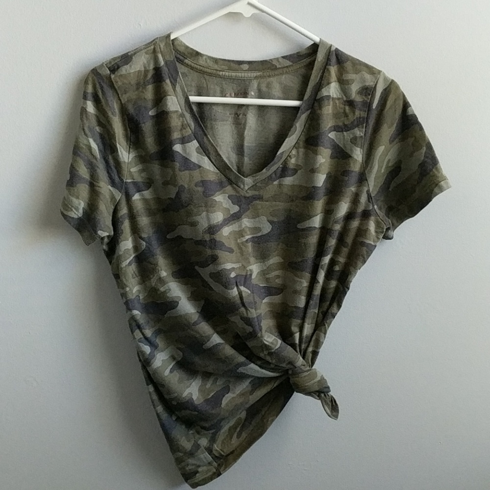 Camo Vneck tee